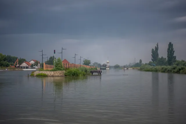 Ecluze pe Bega - de la studiu la practică